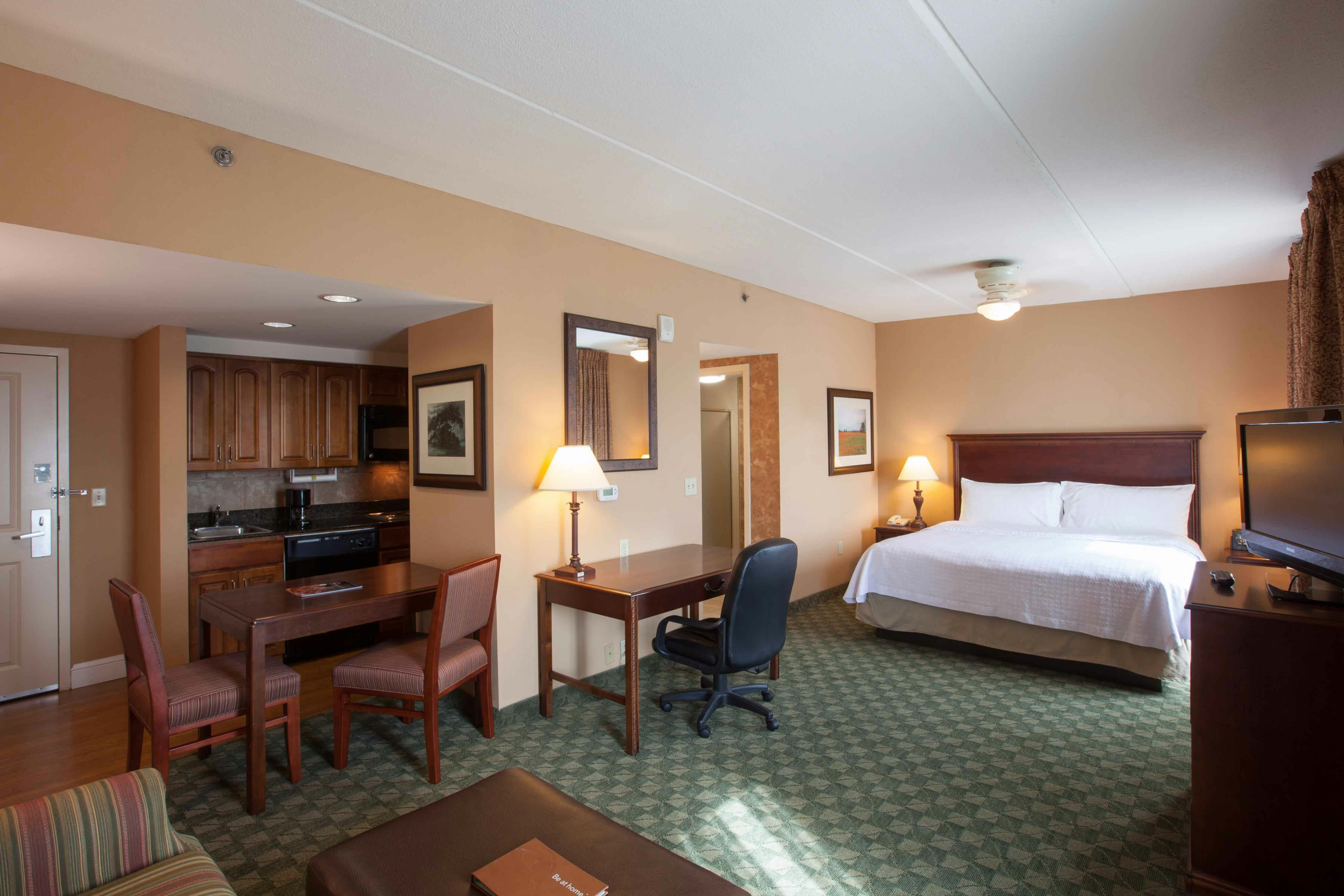 STUDIO, SUITE, KING BED