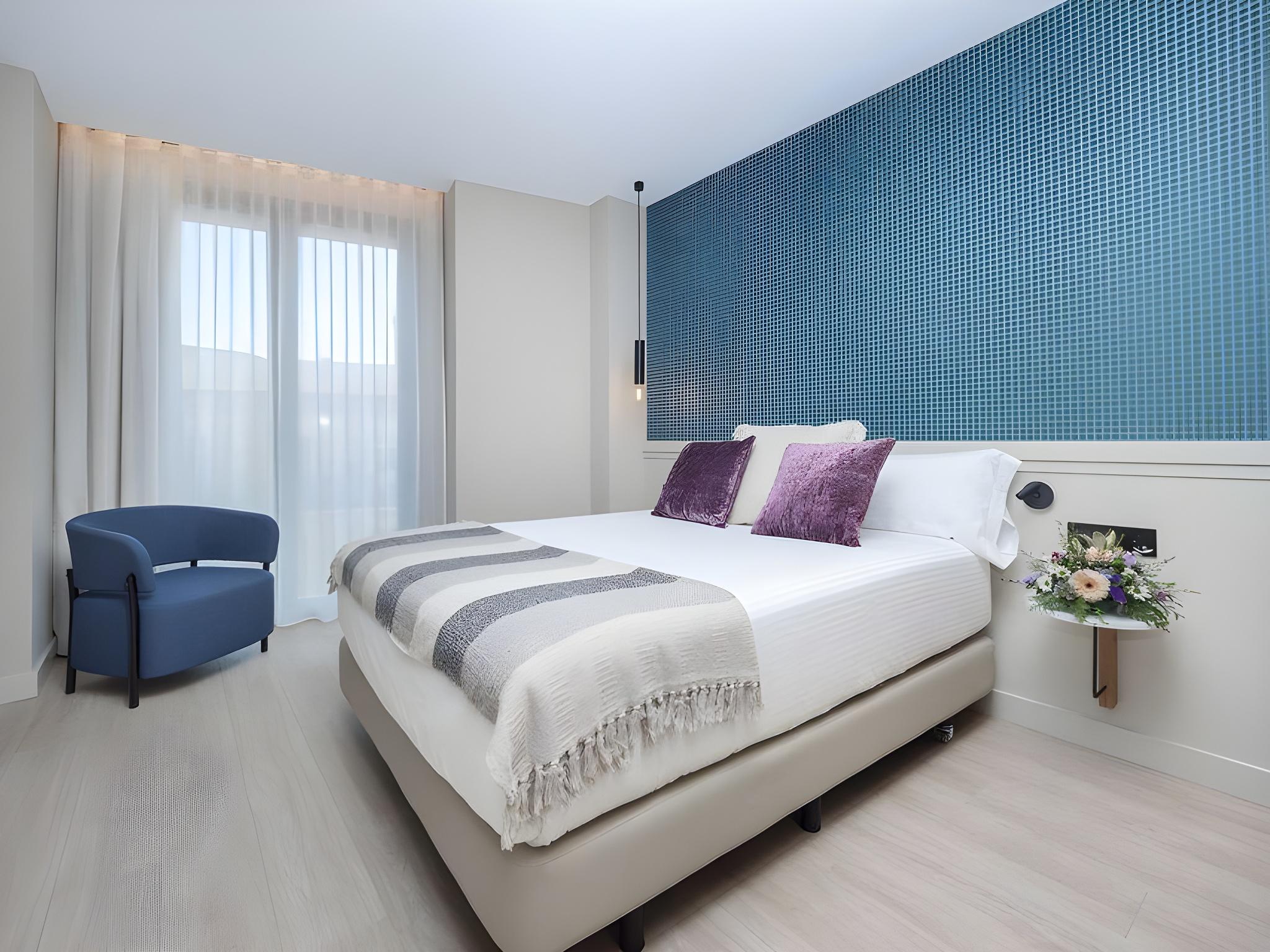 Interior, Single, 2 Double Beds