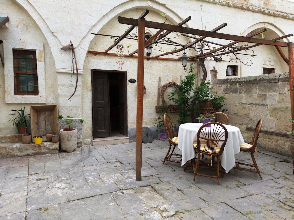 Armesos Cave Hotel 20/50