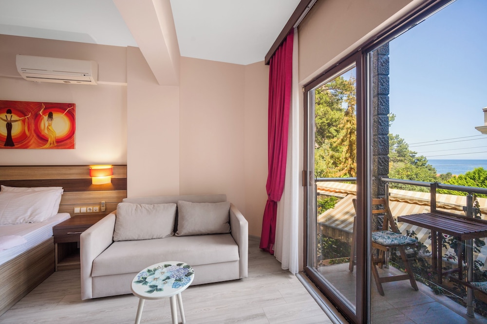 Eden Pyara Hotel Turunc 86/106