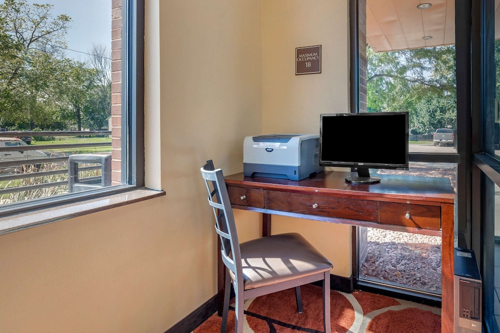 Econo Lodge Inn & Suites Des Moines Fairgrounds Area 35/37