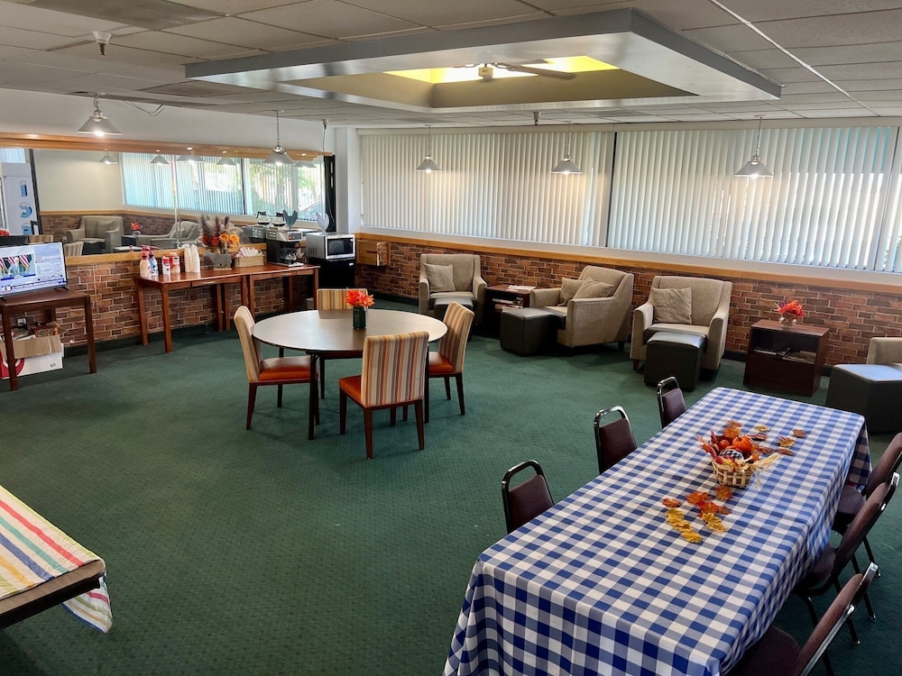 Studio6 Suites Lake Havasu City AZ 47/61