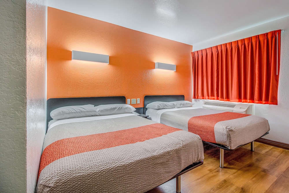 Motel6 Conroe, TX 30/63
