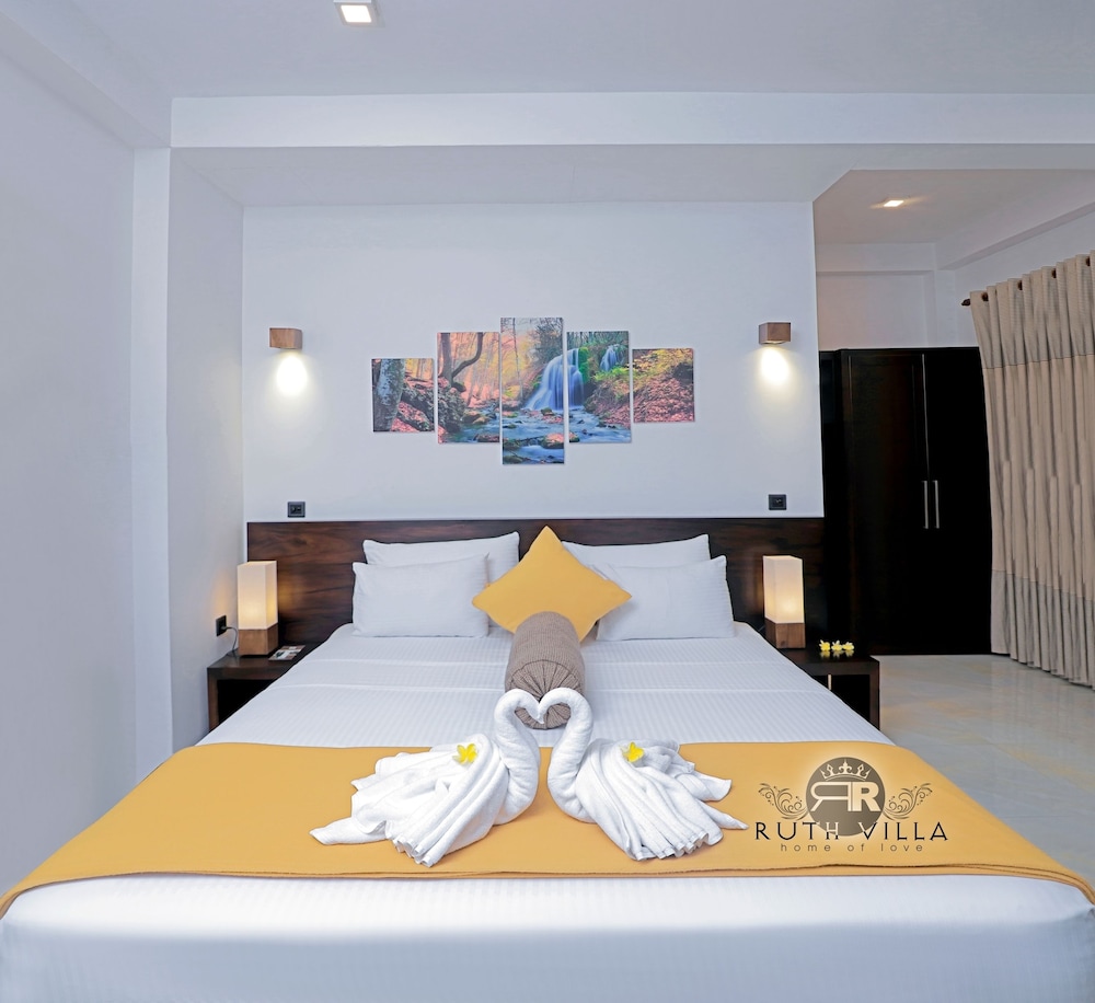 DELUXE, DOUBLE BED, GARDEN VIEW