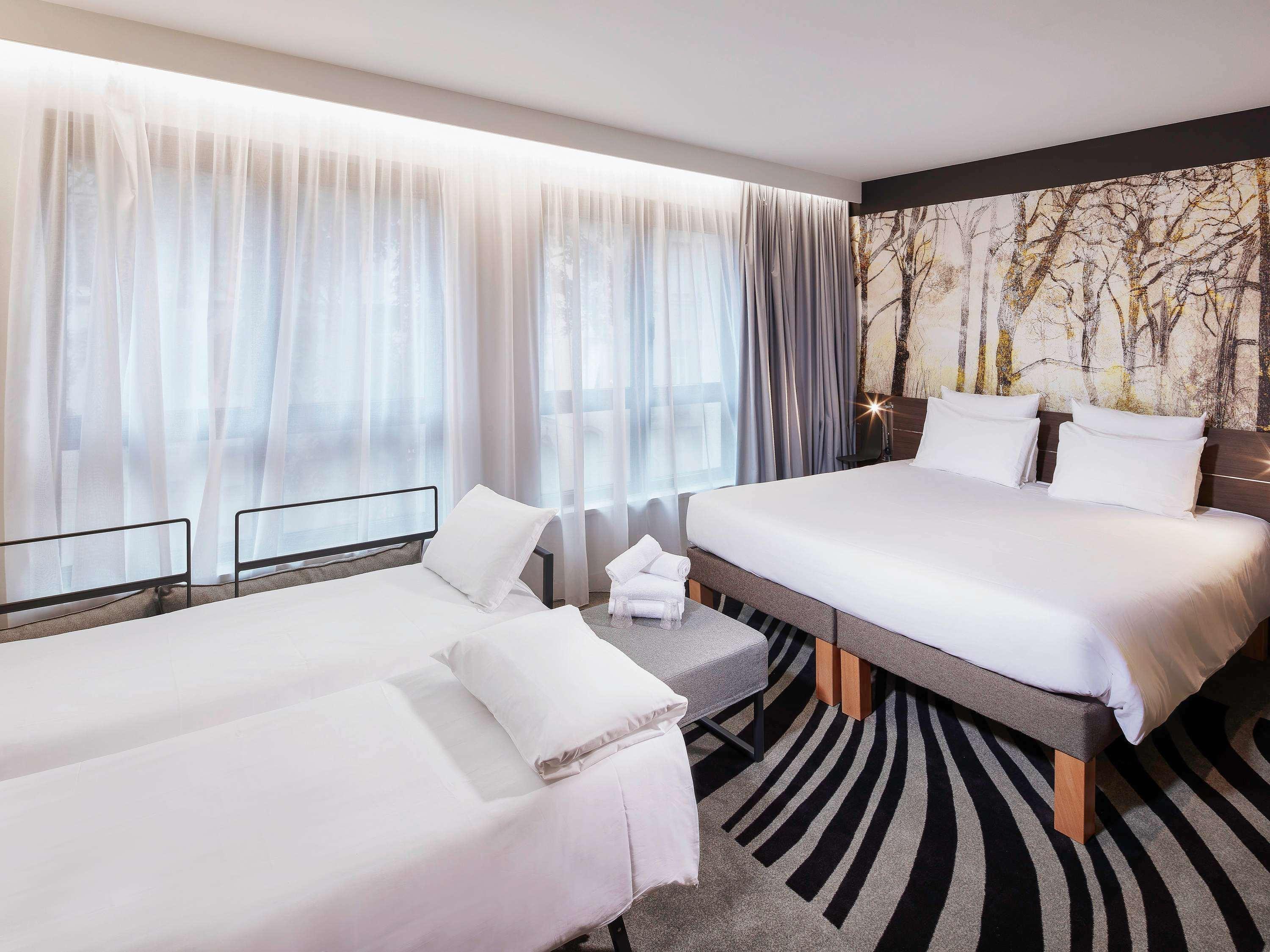 EXECUTIVE, SUITE, QUEEN BED, SOFA