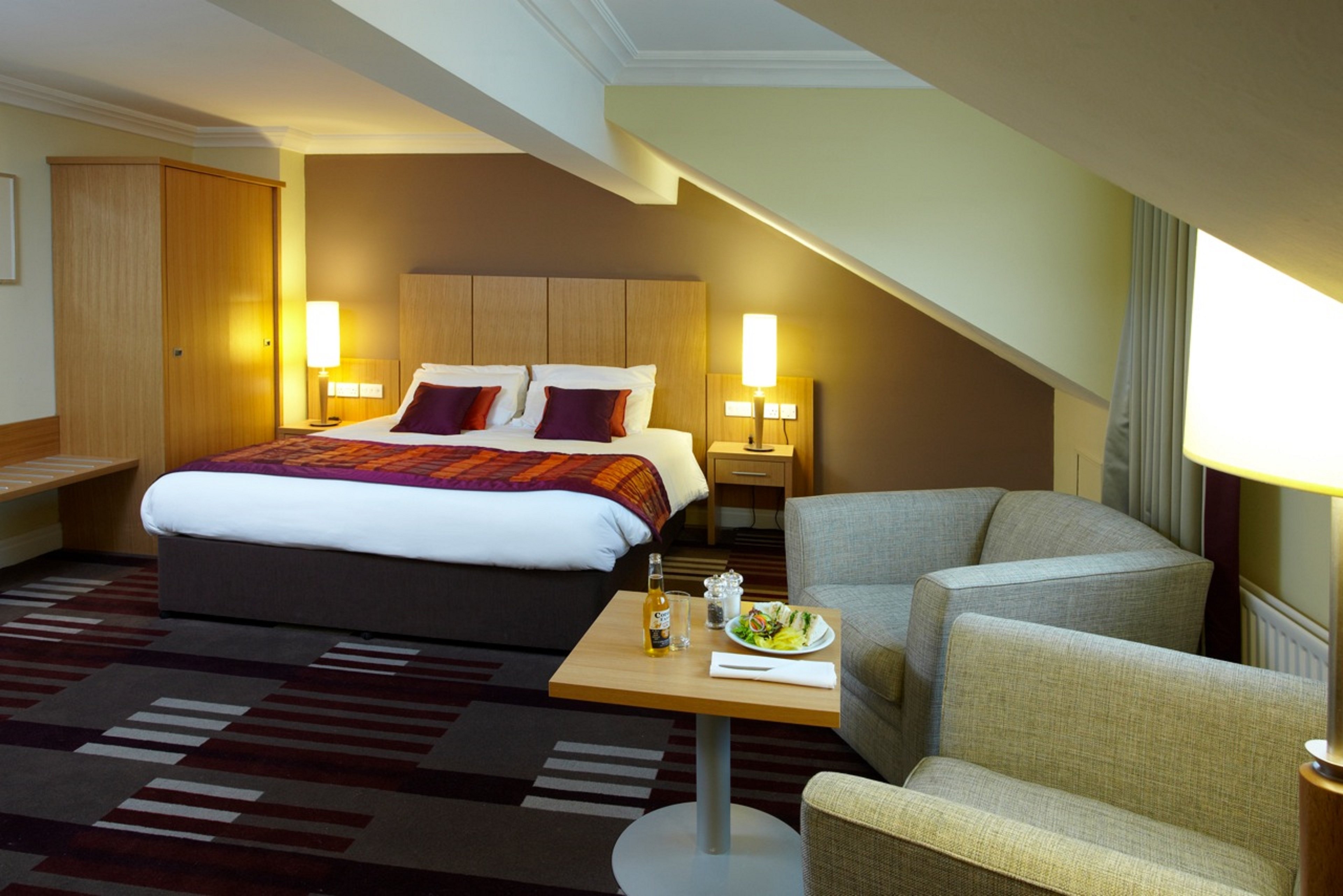 Holiday Inn Manchester - Oldham, an IHG Hotel 3/48