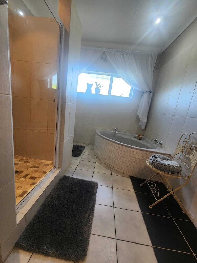 Hillton Manor Guest House 19/50