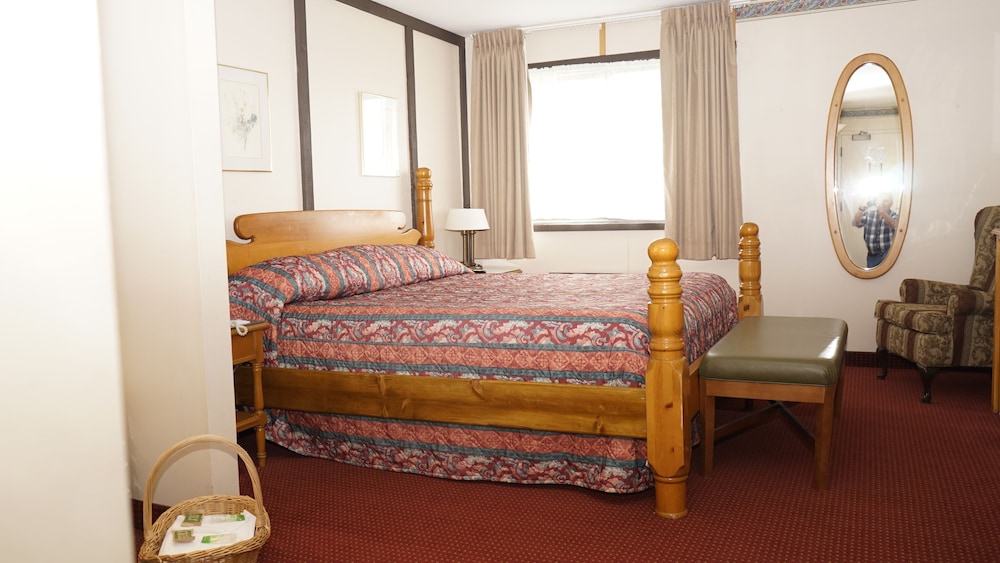 Mcintosh Country Inn & Conference Centre 7/69