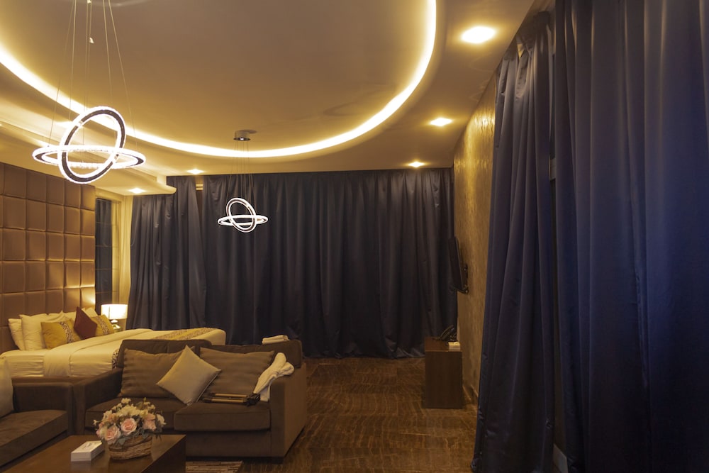 Blaire Executive Suites 32/58