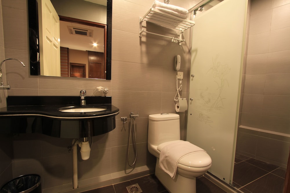 Ming Paragon Hotel 40/42