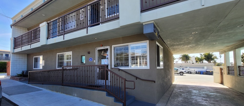 Beachwalker Inn and Suites 38/50