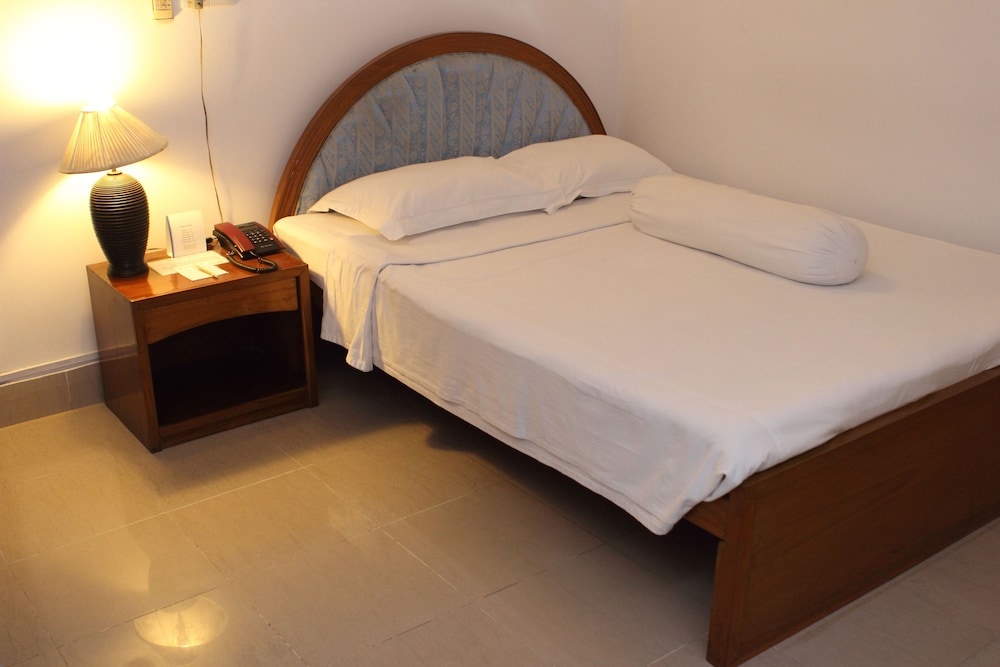Hotel Aristocrat Inn 15/51