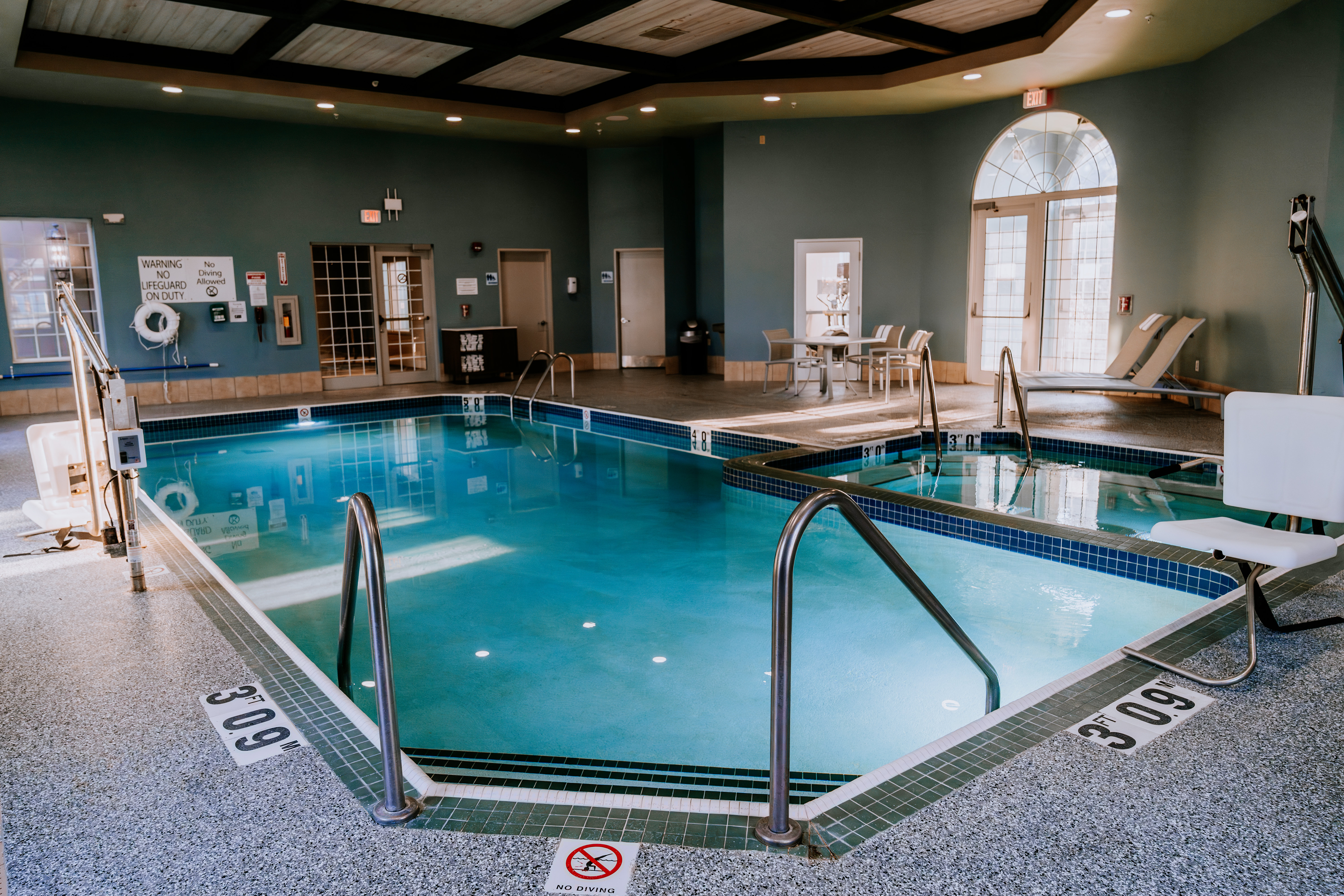 Holiday Inn Express Hotel And Suites Oshkosh Sr 41 14/19