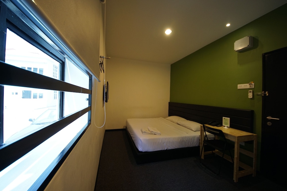 ROOM, KING BED