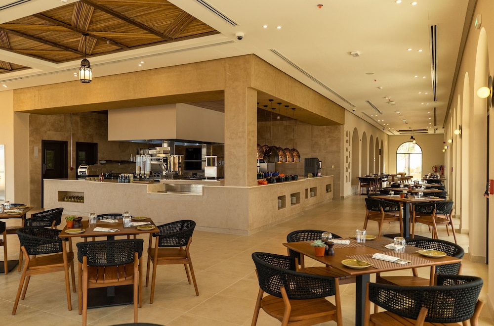 Bab Al Nojoum Bateen Liwa 33/60