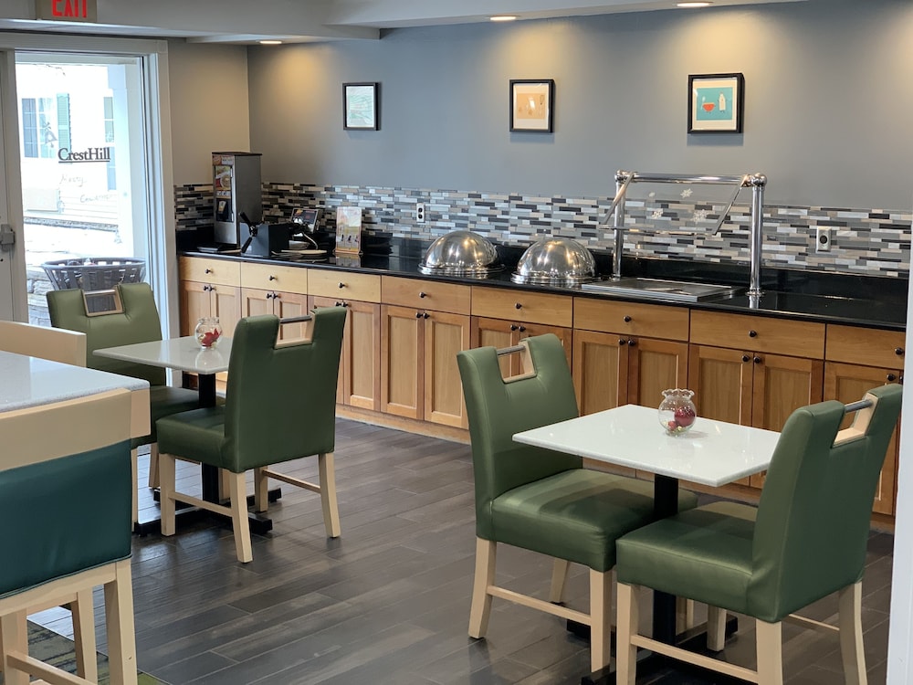 Cresthill Suites Syracuse 34/53