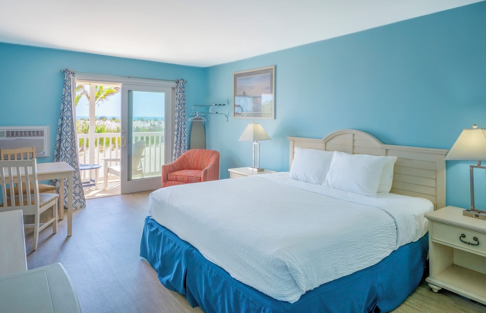 Traditional, King Bed, Ocean Front, Accessible
