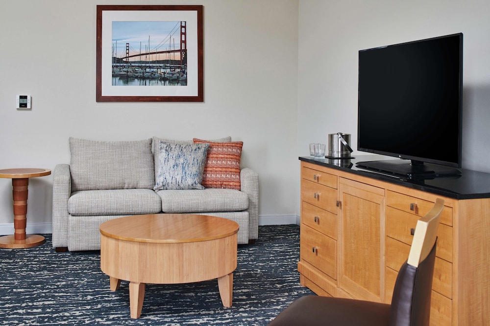 DoubleTree by Hilton Hotel Berkeley Marina 41/83