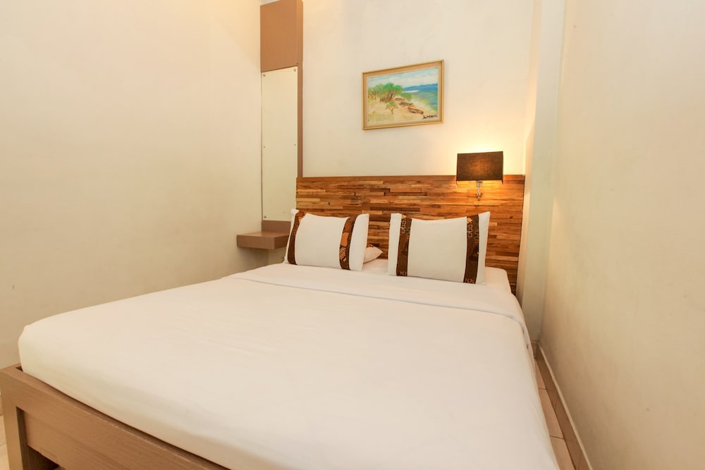 Standard, Queen Bed