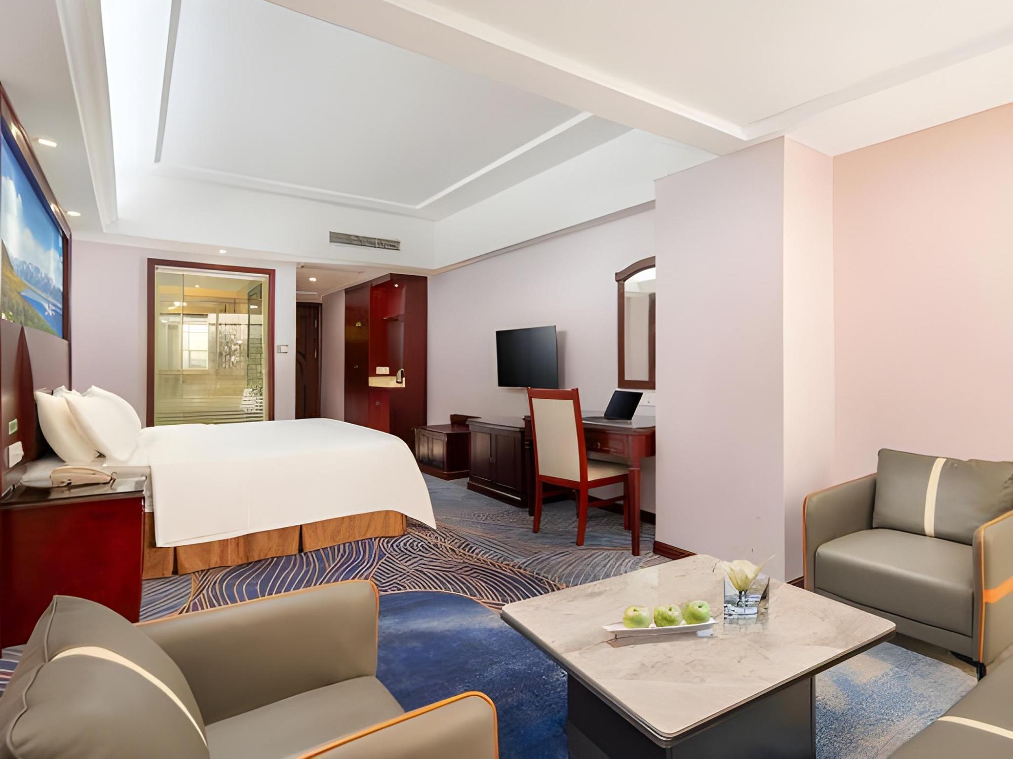 Vienna Hotel (Huizhou Yanda Avenue) 36/44