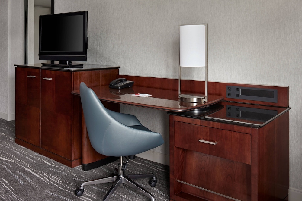 Halifax Marriott Harbourfront Hotel 42/44