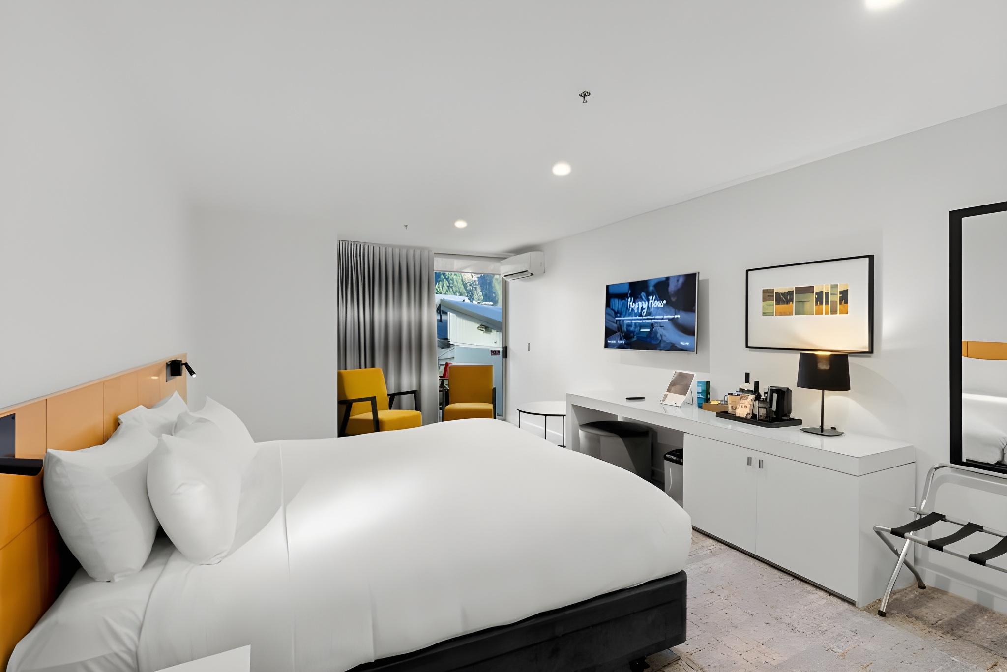 Split, Superior, King Bed, No View