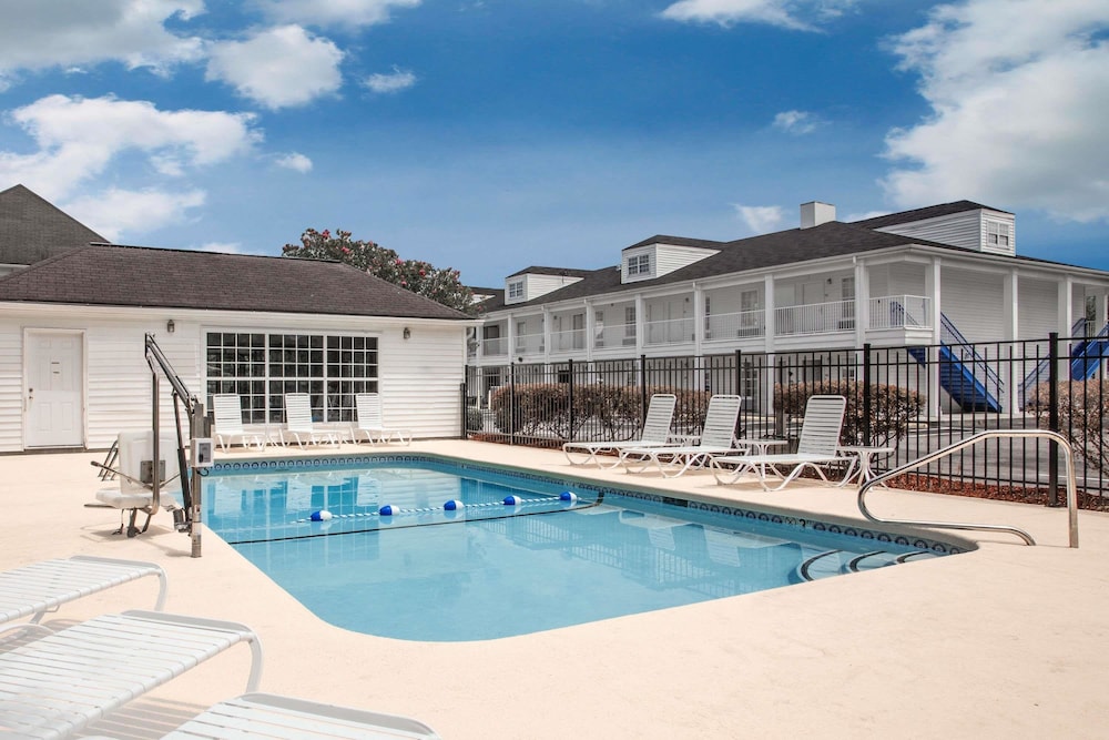 Baymont By Wyndham Brunswick Ga 1/38