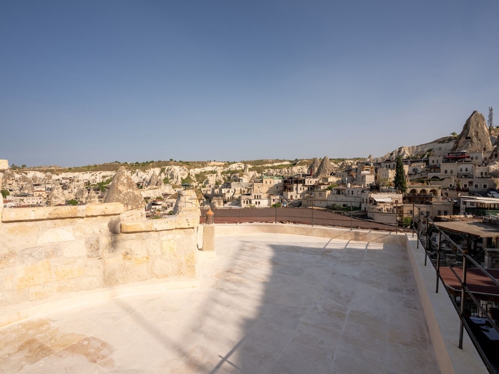 Tulip Cave Suites 44/48