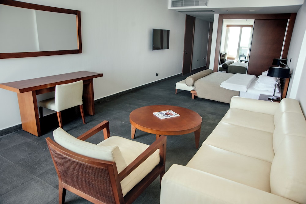 Avala Resort and Villas 30/50