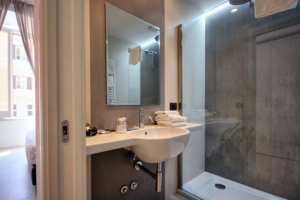 Manin Suites 48/51