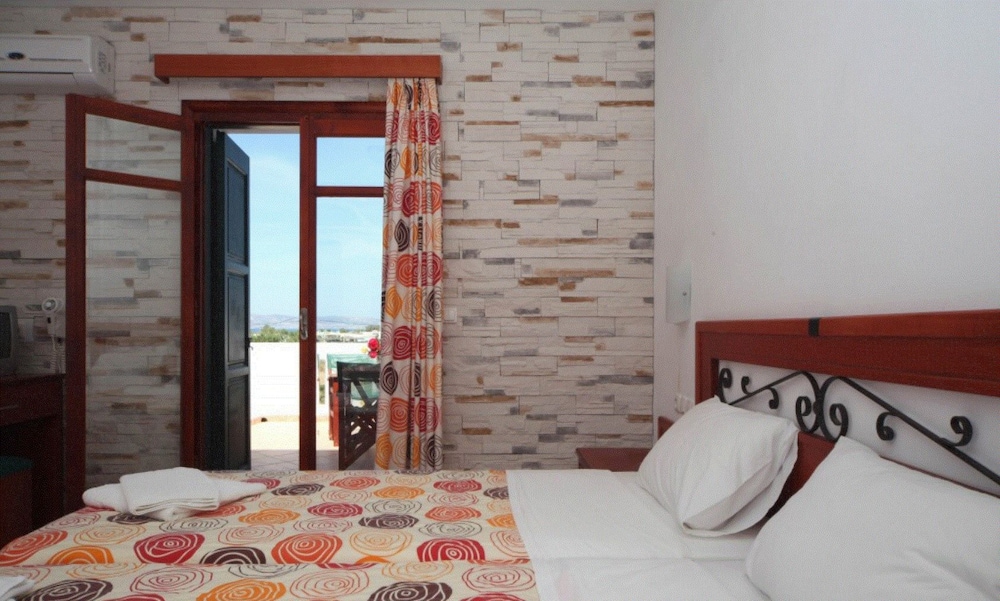 Plaka Hotel II 13/46
