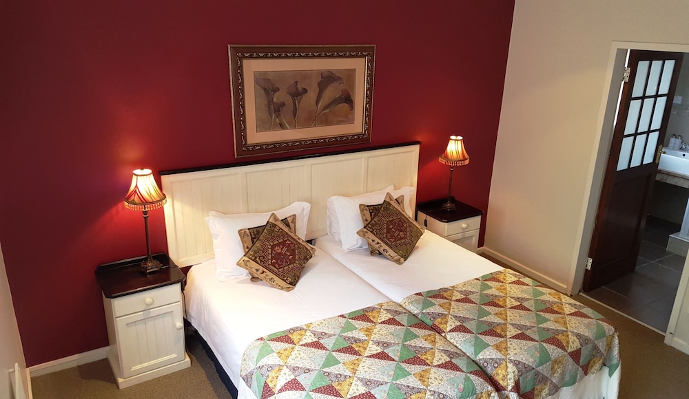 1 BEDROOM, STANDARD, TWIN BEDS