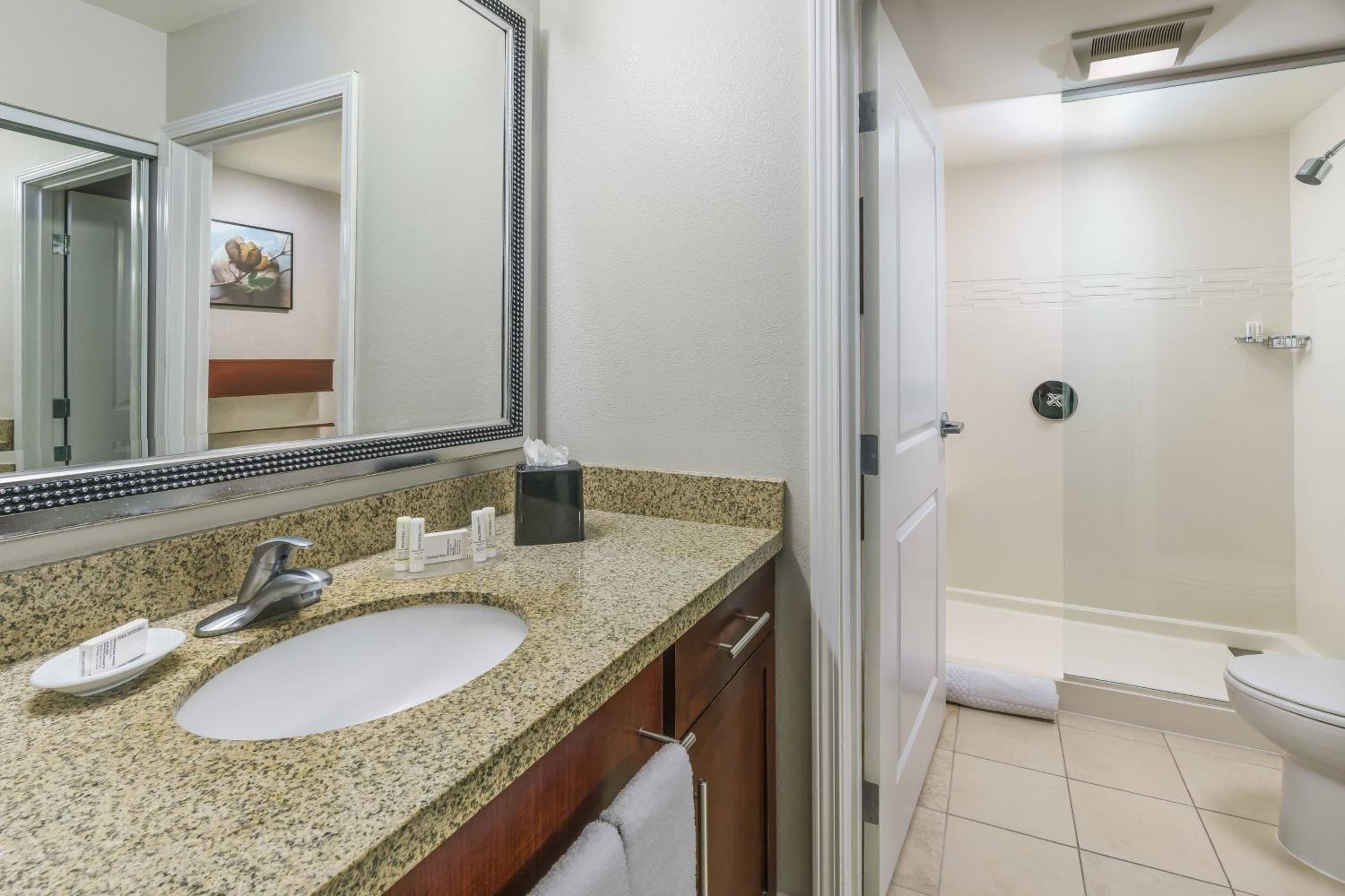 Studio, King Bed, Sofa, Bathtub, Accessible