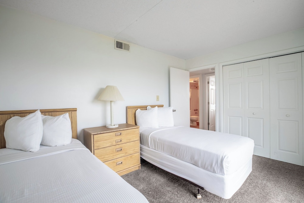 3 Bedrooms, Condo, Standard, 2 Queen and Twin Beds, Bay View, Sofa