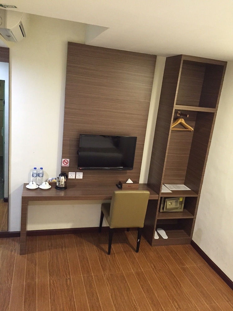 Hana Hotel 40/50