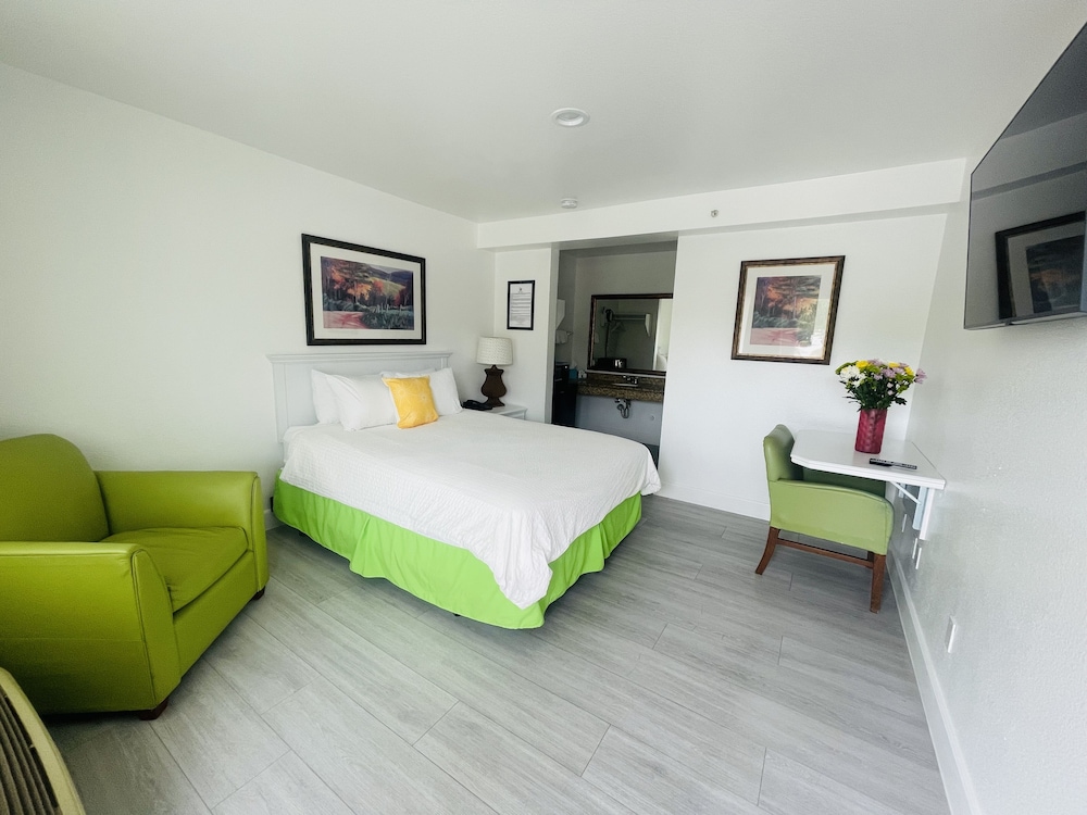 Loma Linda Inn. 20/54