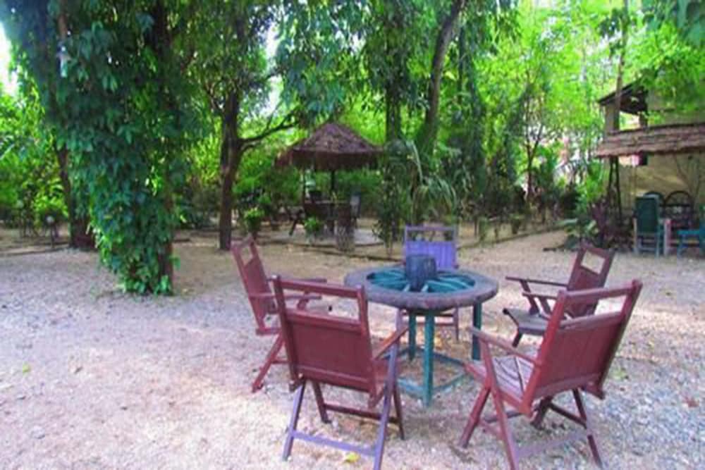Chitwan Gaida Lodge 8/18