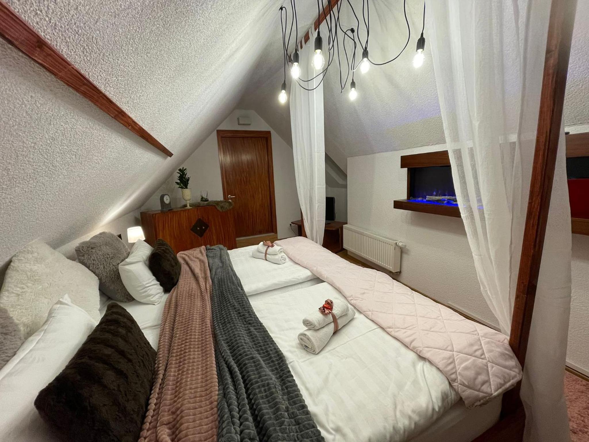 Suite, King and Twin Beds