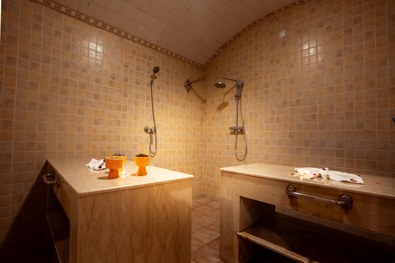 Intouriste Hotel & Suites 42/72