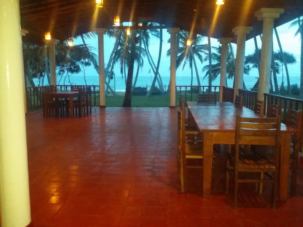 Darwins Beach Resort 24/50