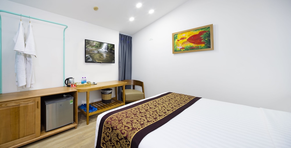 SUPERIOR, DOUBLE OR TWIN BED