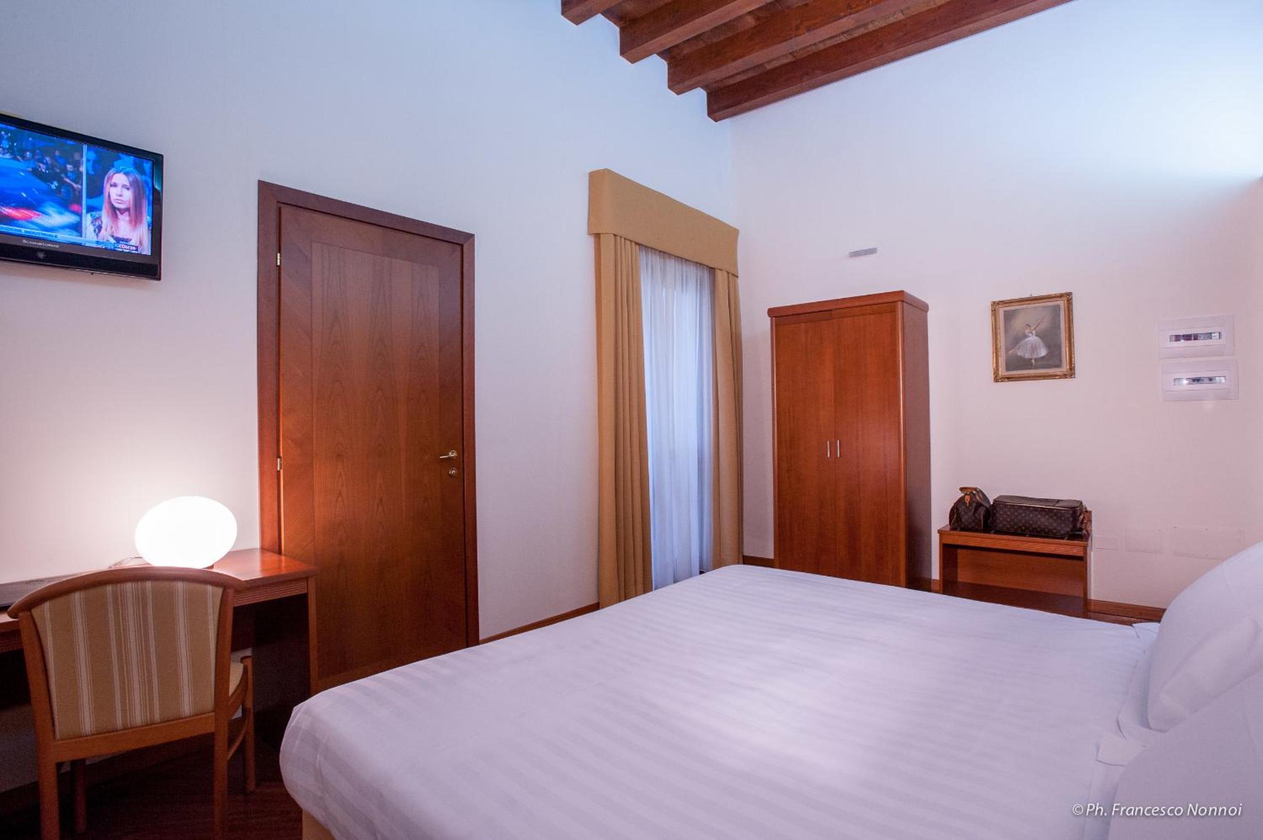 غرفة بسرير كينج، Hotel Flora 7/9