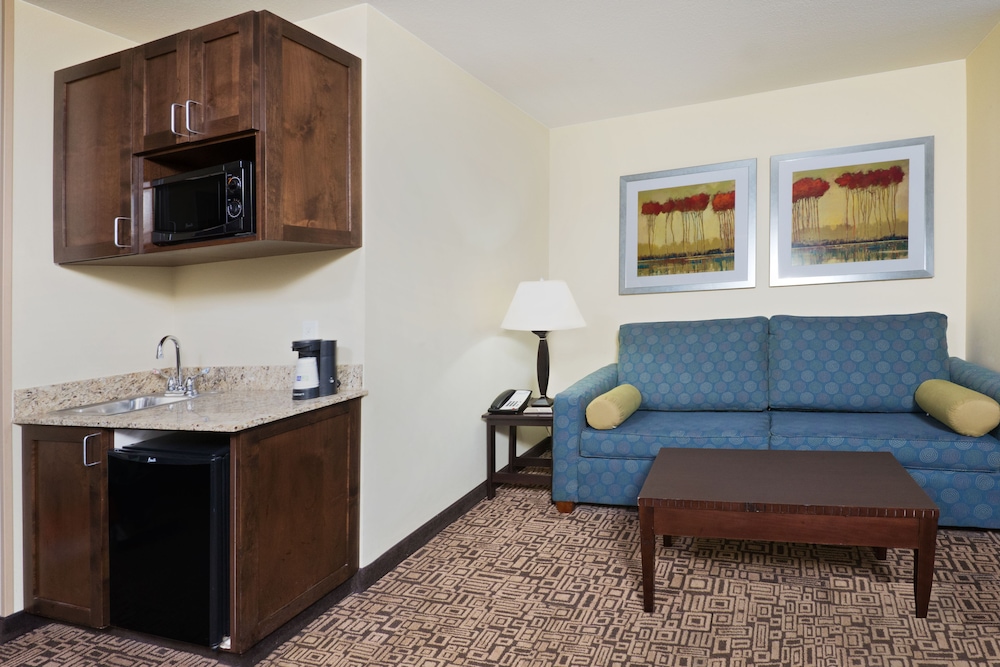 Holiday Inn Express Hotel Suites Richfield 46/62