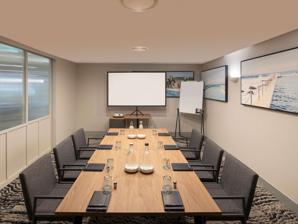 Mercure Sydney Manly Warringah 66/73