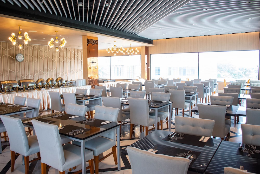 Chor Cher - The Luxury Green Hotel 67/73