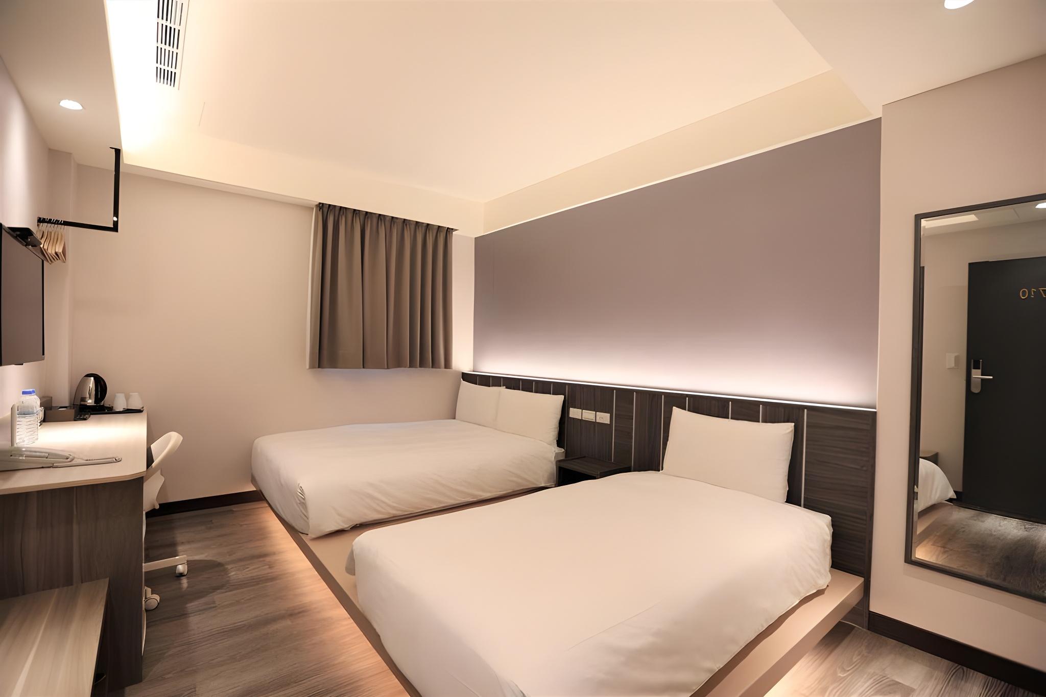 Room, Triple