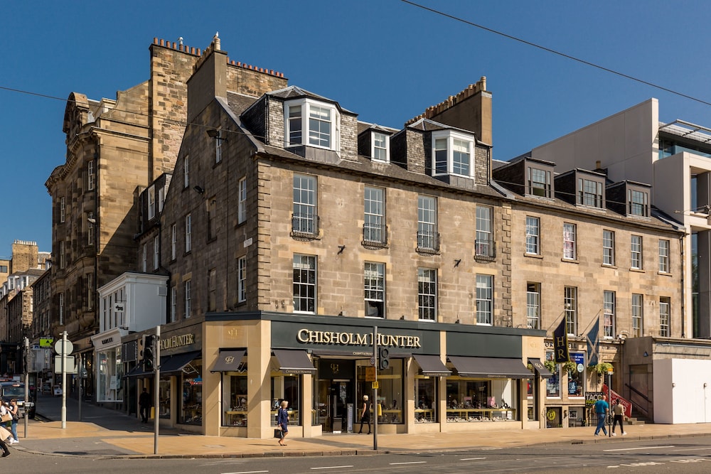 Destiny Scotland Chisholm Hunter Suites 2/18