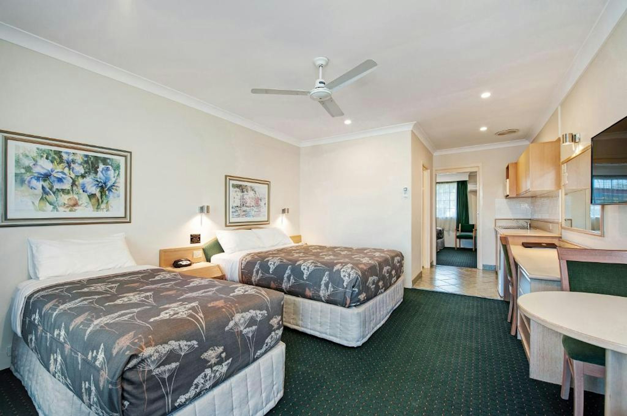 Colonial Terrace Motor Inn 3/29