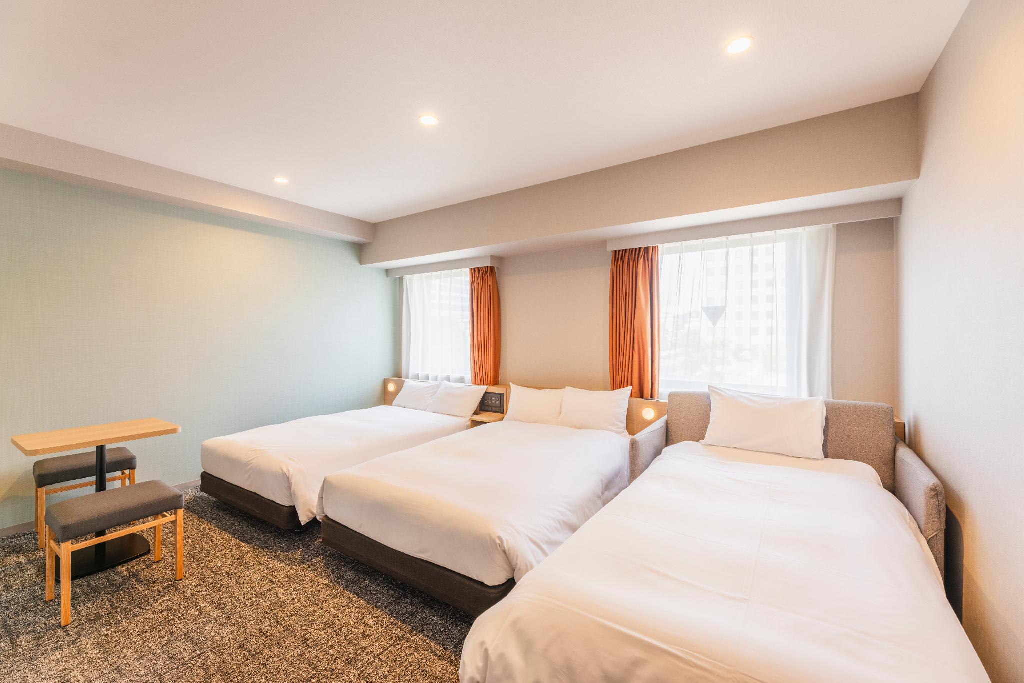 Universal, Twin Beds, with Extra Bed