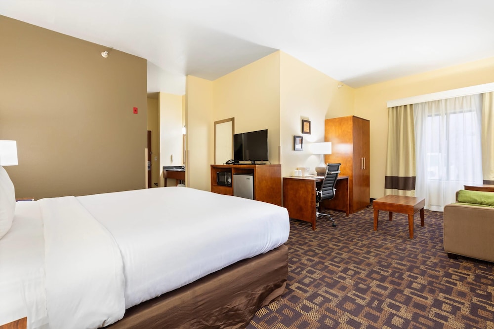 Comfort Inn and Suites North Aurora Naperville 5/50